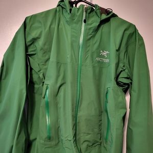 Arcteryx Mens Small GoreTex rain jacket